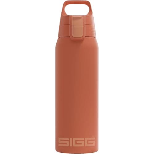 SIGG - Isolierte Trinkflasche - Thermosflasche Shield Therm One Eco Red kohlensäurehaltige Getränke - Auslaufsicher - Spülmaschinenfest - BPA-frei - 90% recycelter Edelstahl - Rostrot - 0,75L Bio Öko